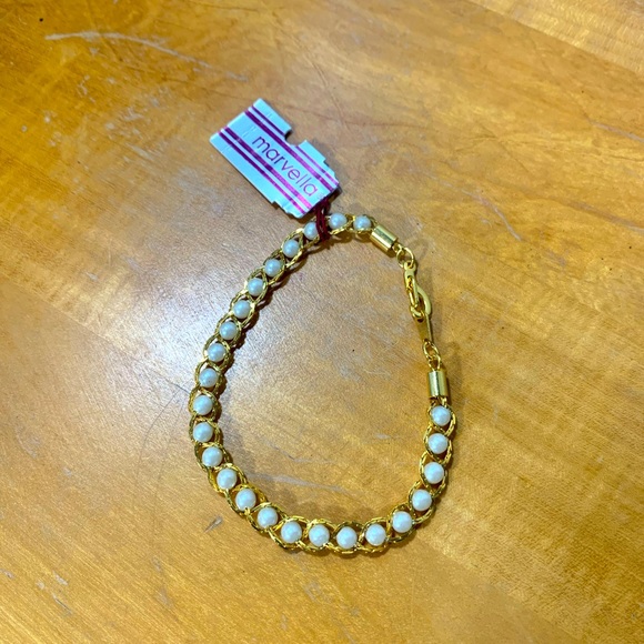 Vintage Jewelry - Marvella Vintage Faux Pearl Bracelet Goldtone 6" NEW with Tag
